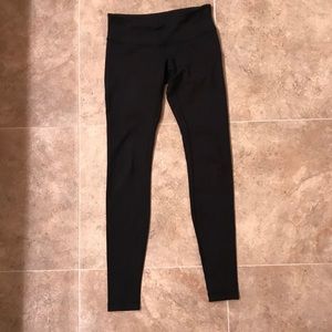 Lululemon Wunder Under size 6